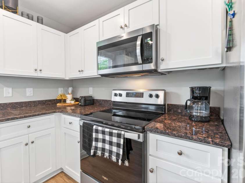 600 8th Street, Kannapolis, NC 28081.  MLS# CAR4378720, YatesRealty ID 898. 