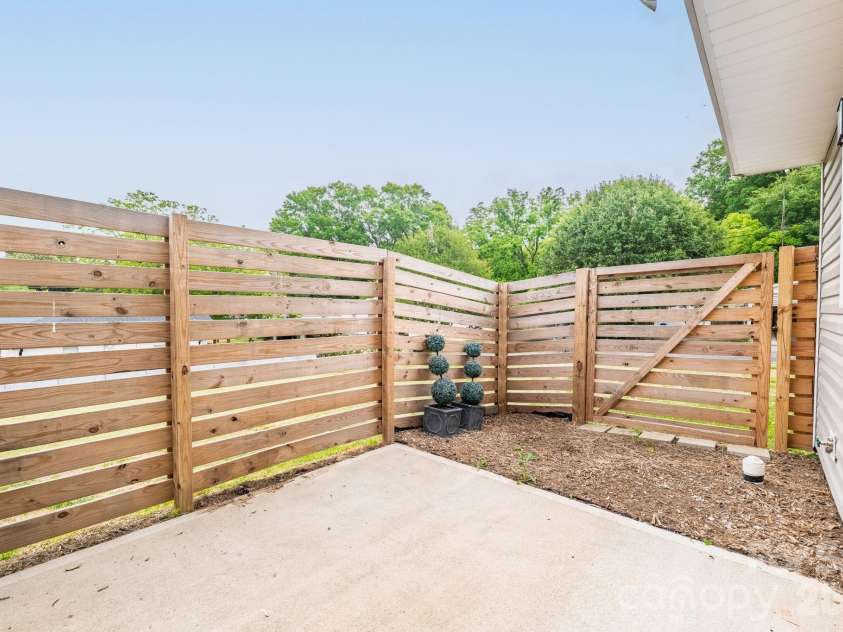 600 8th Street, Kannapolis, NC 28081.  MLS# CAR4378720, YatesRealty ID 898. 