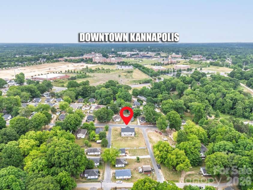 600 8th Street, Kannapolis, NC 28081.  MLS# CAR4378720, YatesRealty ID 898. 