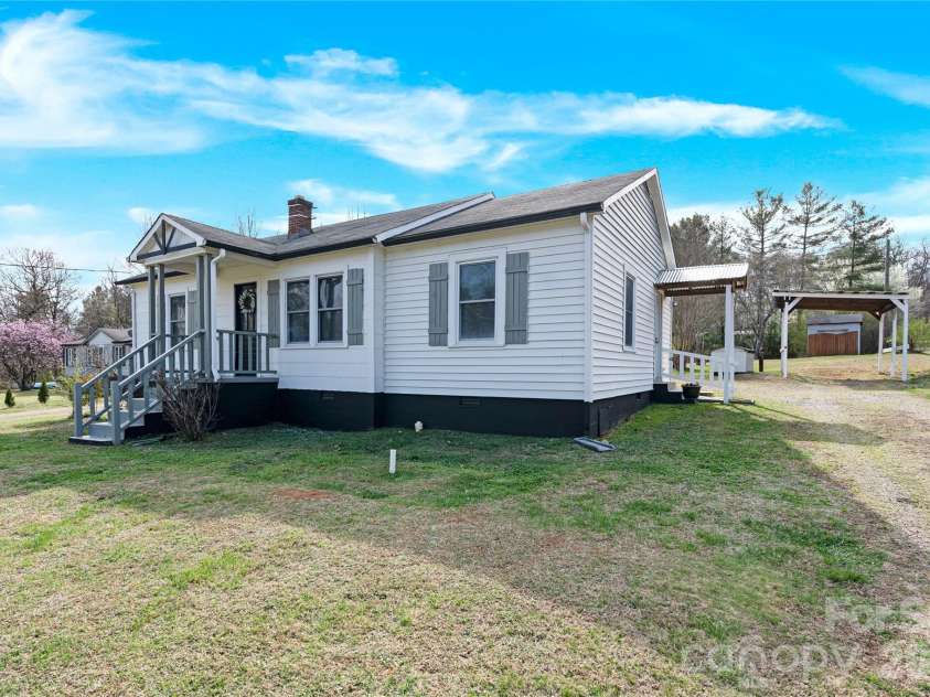 3359 Wilkesboro Highway, Statesville, NC 28625.  MLS# CAR4355461, YatesRealty ID 8980. 
