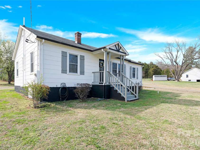 3359 Wilkesboro Highway, Statesville, NC 28625.  MLS# CAR4355461, YatesRealty ID 8980. 