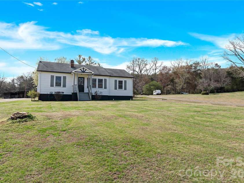 3359 Wilkesboro Highway, Statesville, NC 28625.  MLS# CAR4355461, YatesRealty ID 8980. 