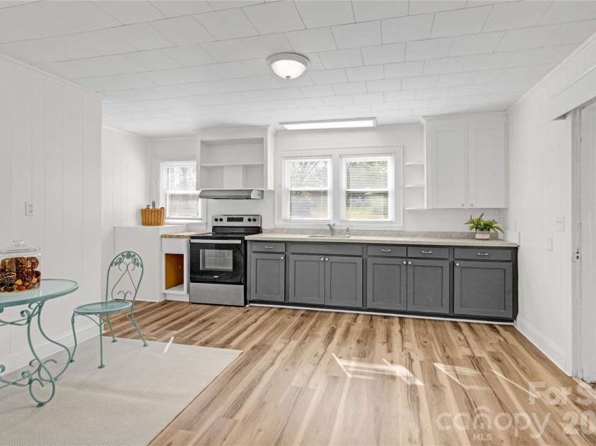 3359 Wilkesboro Highway, Statesville, NC 28625.  MLS# CAR4355461, YatesRealty ID 8980. 