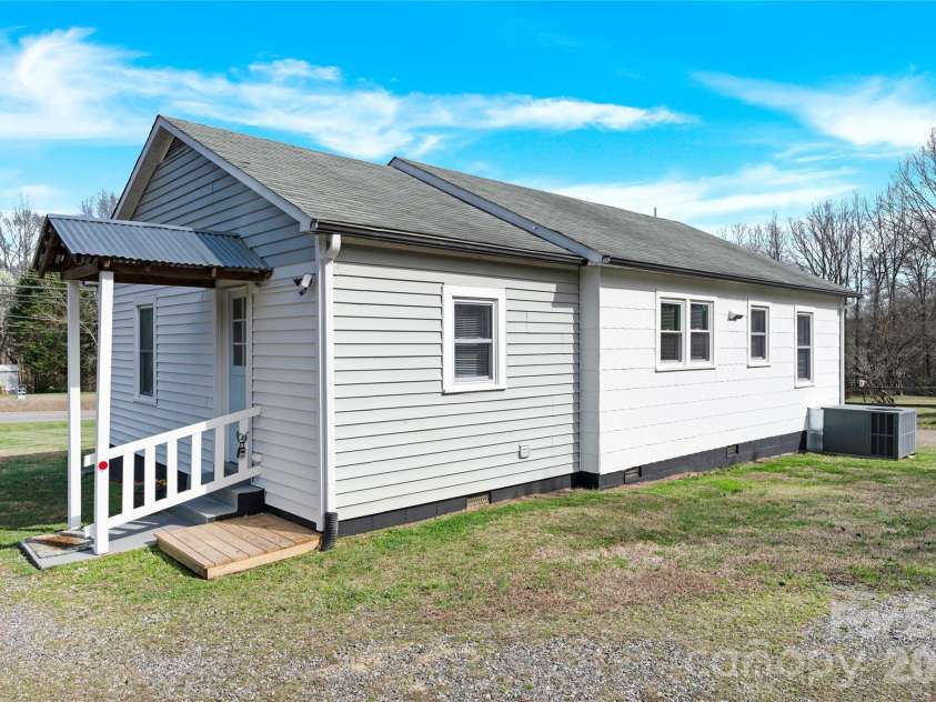 3359 Wilkesboro Highway, Statesville, NC 28625.  MLS# CAR4355461, YatesRealty ID 8980. 