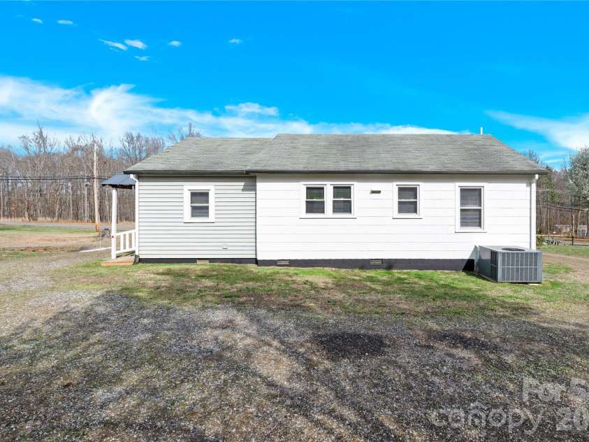 3359 Wilkesboro Highway, Statesville, NC 28625.  MLS# CAR4355461, YatesRealty ID 8980. 