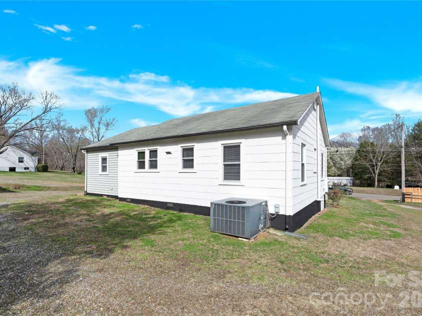 3359 Wilkesboro Highway, Statesville, NC 28625.  MLS# CAR4355461, YatesRealty ID 8980. 
