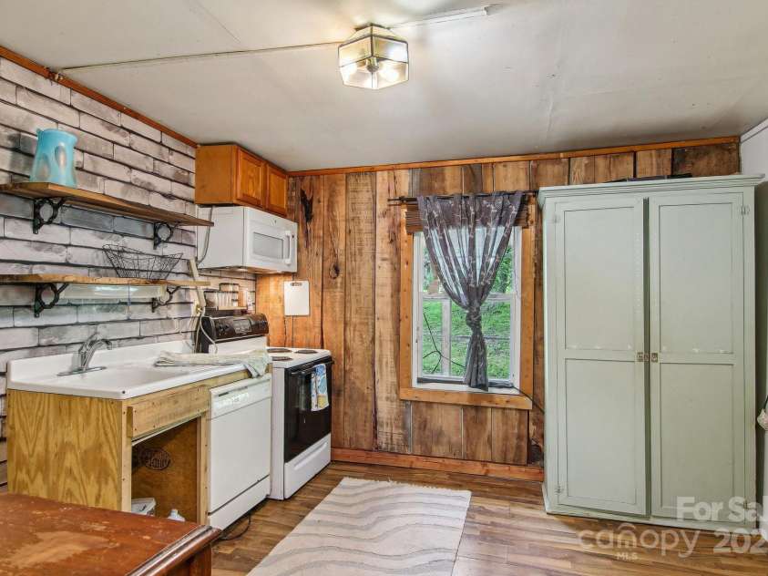 1064 Water Wheel Cove, Clyde, NC 28721.  MLS# CAR4250811, YatesRealty ID 8981. Kitchen