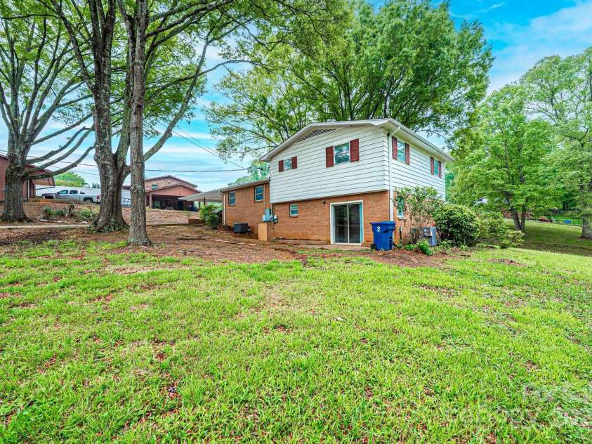 1521 19th Street, Hickory, NC 28602.  MLS# CAR4252247, YatesRealty ID 8982. 