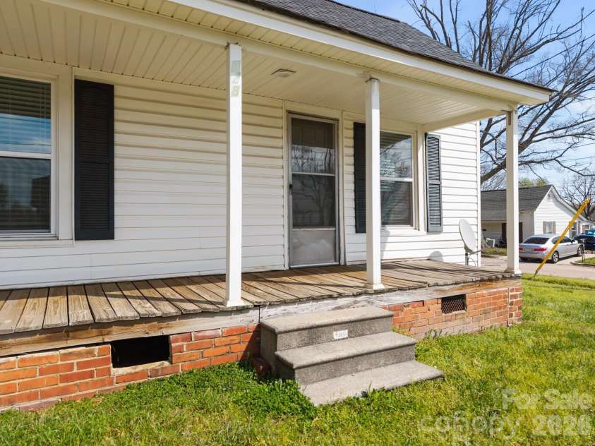 828 Park Avenue, Salisbury, NC 28144.  MLS# CAR4356283, YatesRealty ID 8983. 
