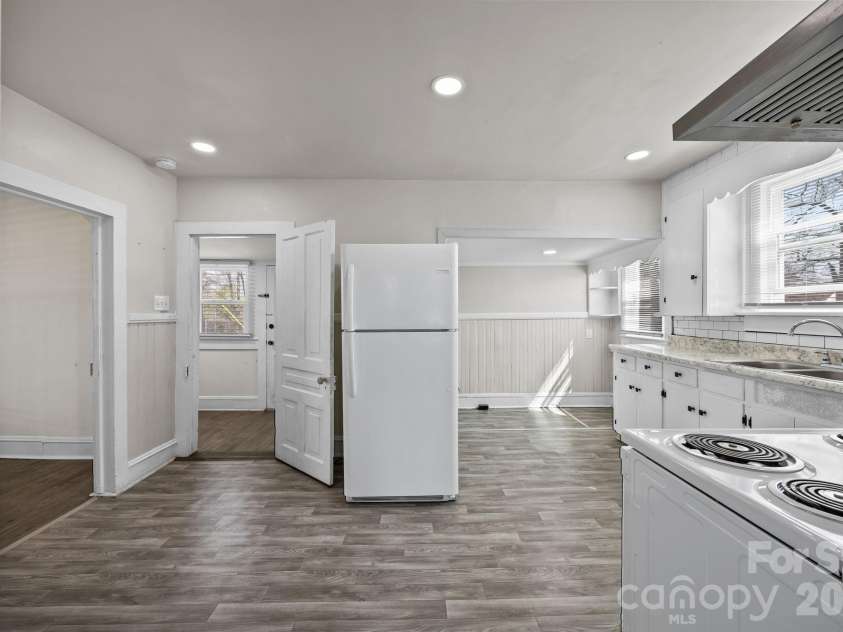 828 Park Avenue, Salisbury, NC 28144.  MLS# CAR4356283, YatesRealty ID 8983. 