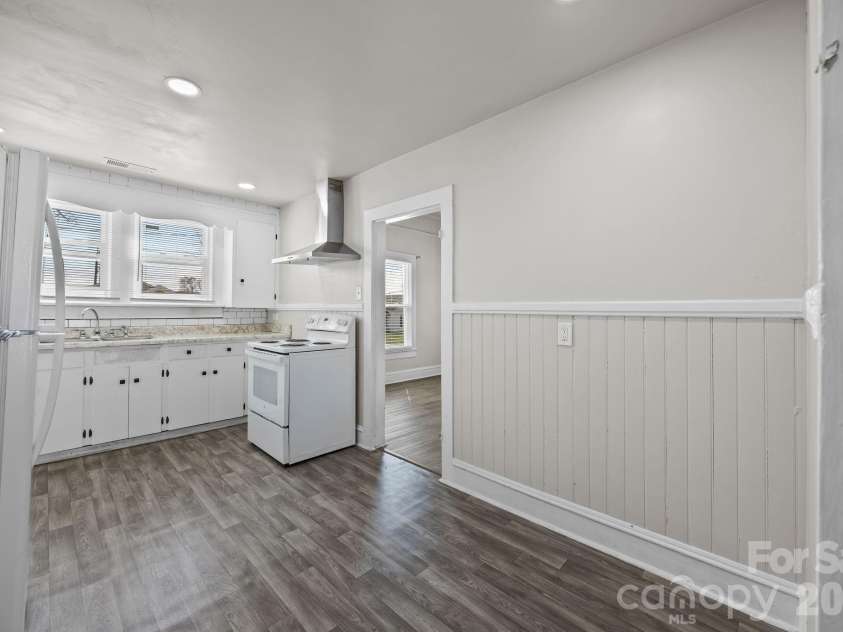 828 Park Avenue, Salisbury, NC 28144.  MLS# CAR4356283, YatesRealty ID 8983. 