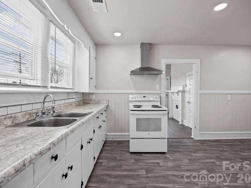 828 Park Avenue, Salisbury, NC 28144.  MLS# CAR4356283, YatesRealty ID 8983. 