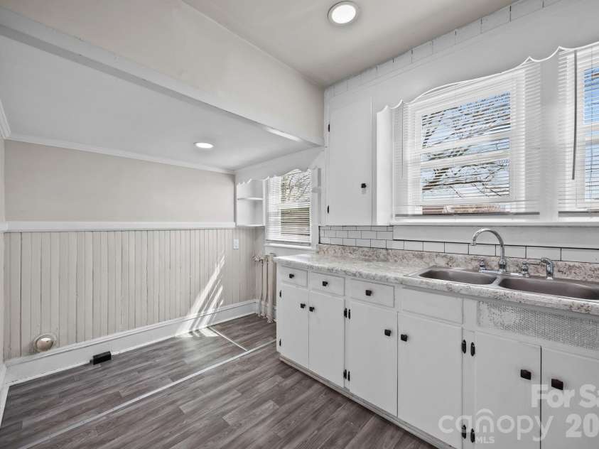 828 Park Avenue, Salisbury, NC 28144.  MLS# CAR4356283, YatesRealty ID 8983. 
