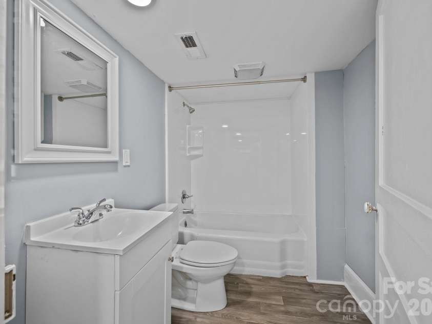 828 Park Avenue, Salisbury, NC 28144.  MLS# CAR4356283, YatesRealty ID 8983. 