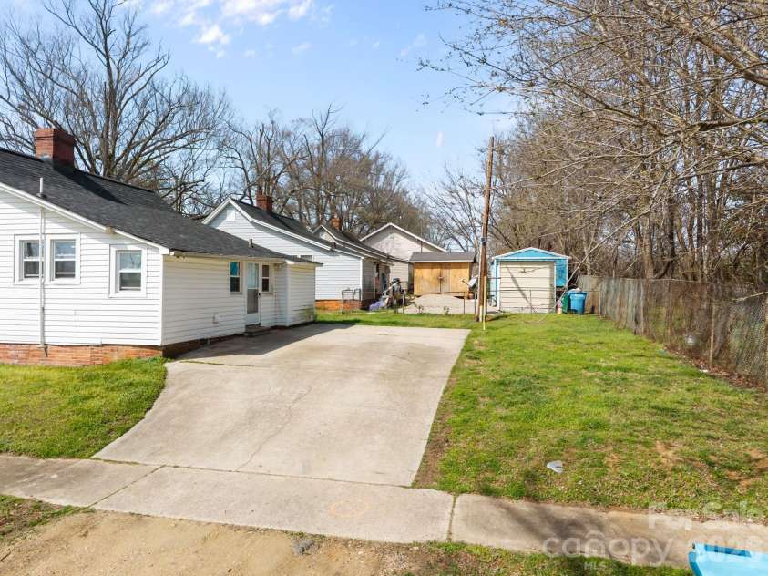 828 Park Avenue, Salisbury, NC 28144.  MLS# CAR4356283, YatesRealty ID 8983. 