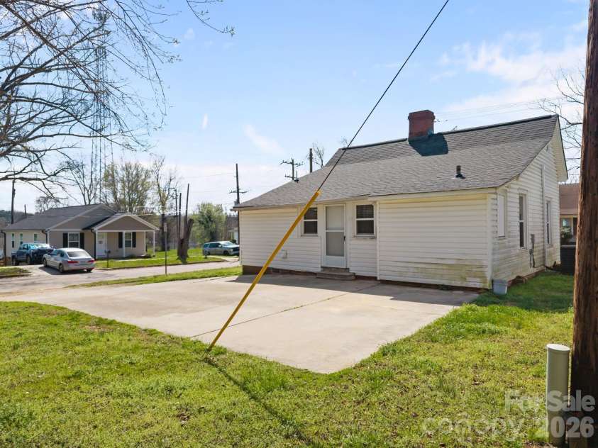 828 Park Avenue, Salisbury, NC 28144.  MLS# CAR4356283, YatesRealty ID 8983. 