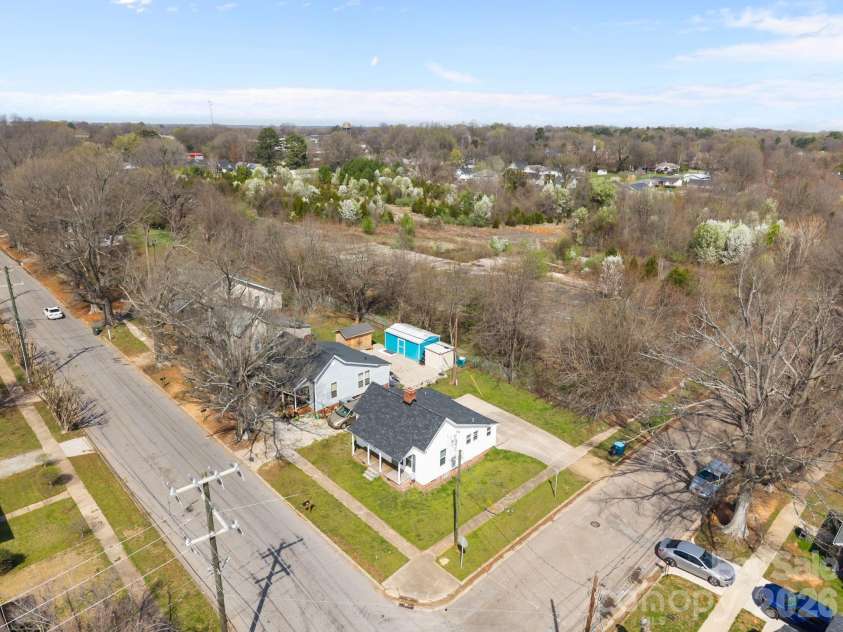 828 Park Avenue, Salisbury, NC 28144.  MLS# CAR4356283, YatesRealty ID 8983. 