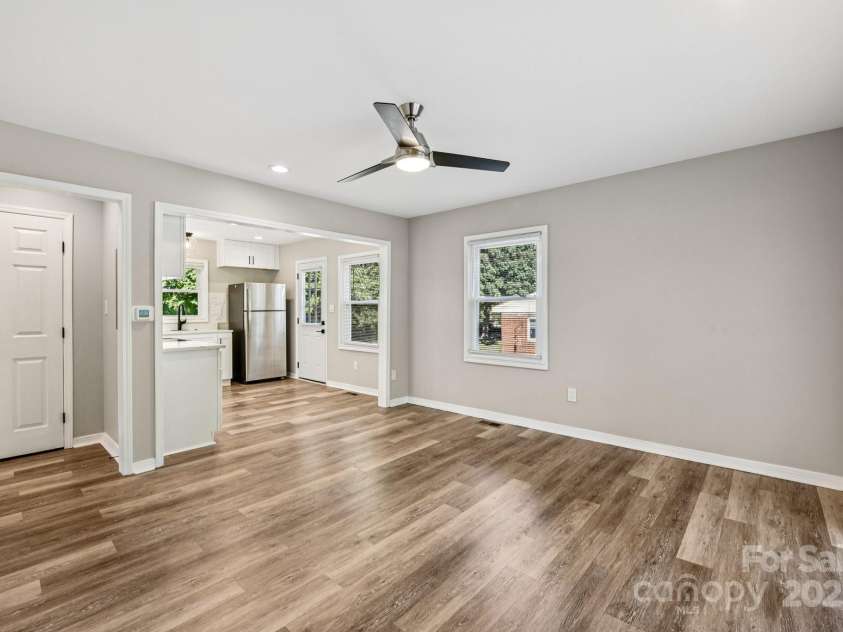 3209 Eastwood Drive, Charlotte, NC 28205.  MLS# CAR4307997, YatesRealty ID 8984. 