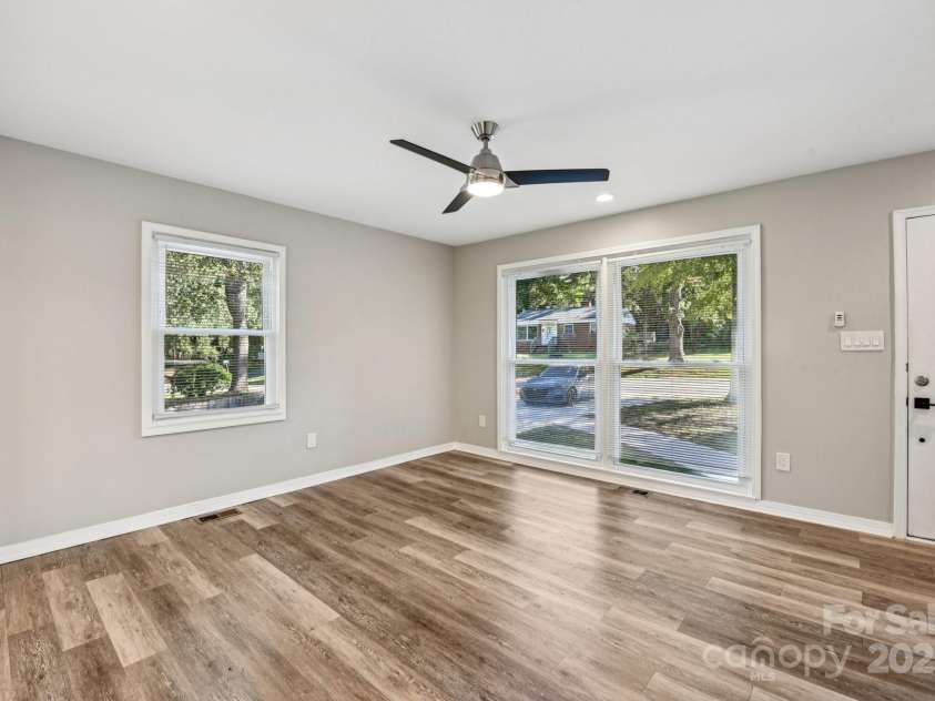 3209 Eastwood Drive, Charlotte, NC 28205.  MLS# CAR4307997, YatesRealty ID 8984. 