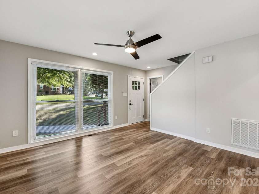 3209 Eastwood Drive, Charlotte, NC 28205.  MLS# CAR4307997, YatesRealty ID 8984. 