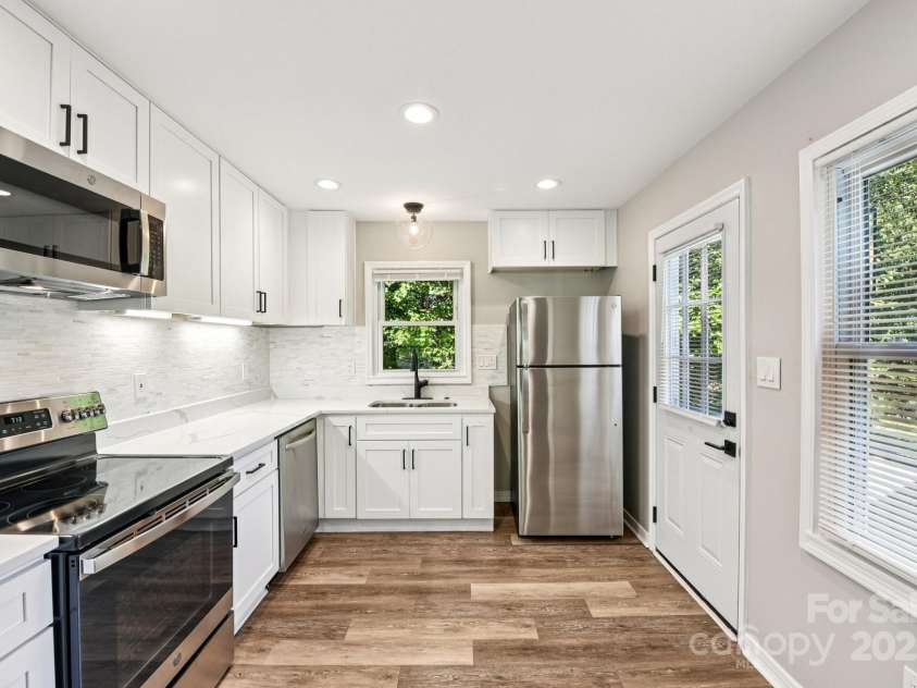 3209 Eastwood Drive, Charlotte, NC 28205.  MLS# CAR4307997, YatesRealty ID 8984. 
