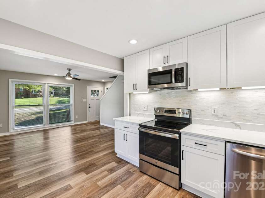 3209 Eastwood Drive, Charlotte, NC 28205.  MLS# CAR4307997, YatesRealty ID 8984. 