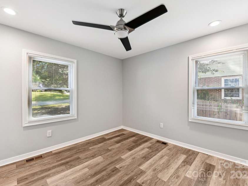 3209 Eastwood Drive, Charlotte, NC 28205.  MLS# CAR4307997, YatesRealty ID 8984. 