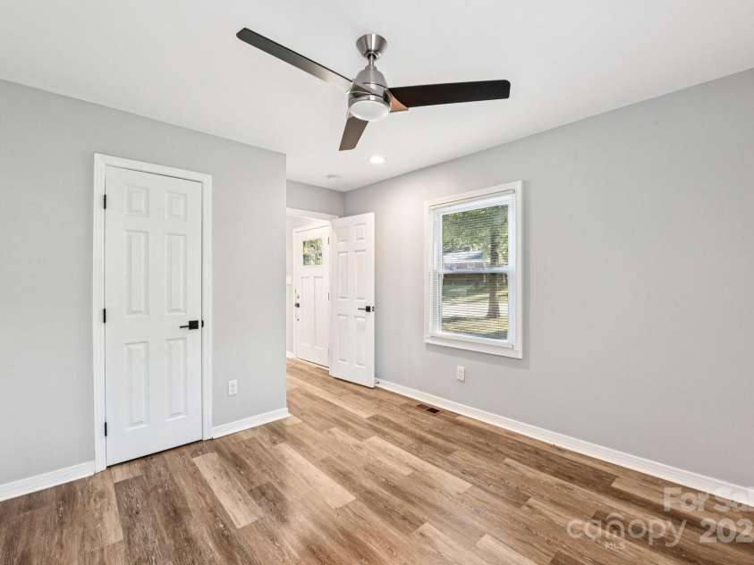 3209 Eastwood Drive, Charlotte, NC 28205.  MLS# CAR4307997, YatesRealty ID 8984. 