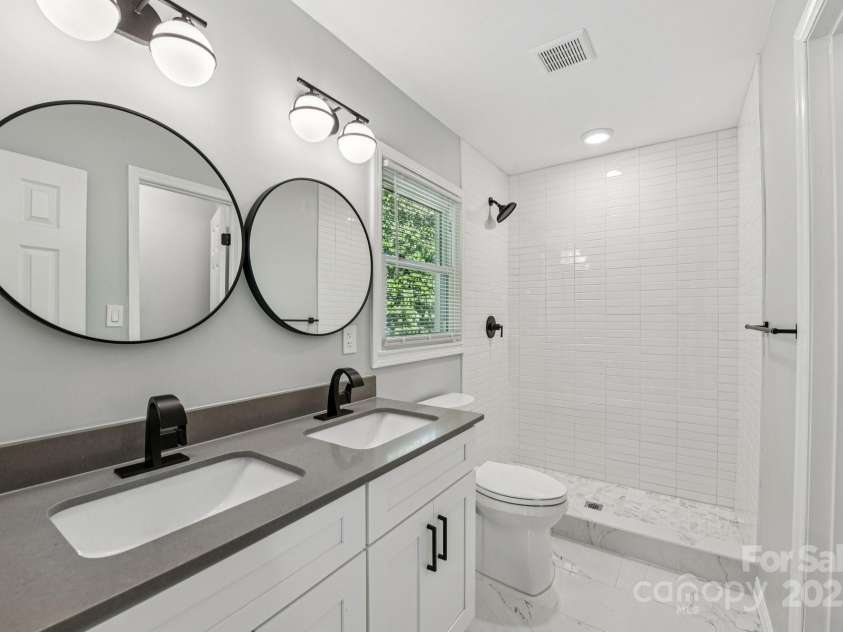 3209 Eastwood Drive, Charlotte, NC 28205.  MLS# CAR4307997, YatesRealty ID 8984. 