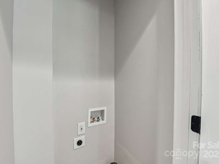 3209 Eastwood Drive, Charlotte, NC 28205.  MLS# CAR4307997, YatesRealty ID 8984. 