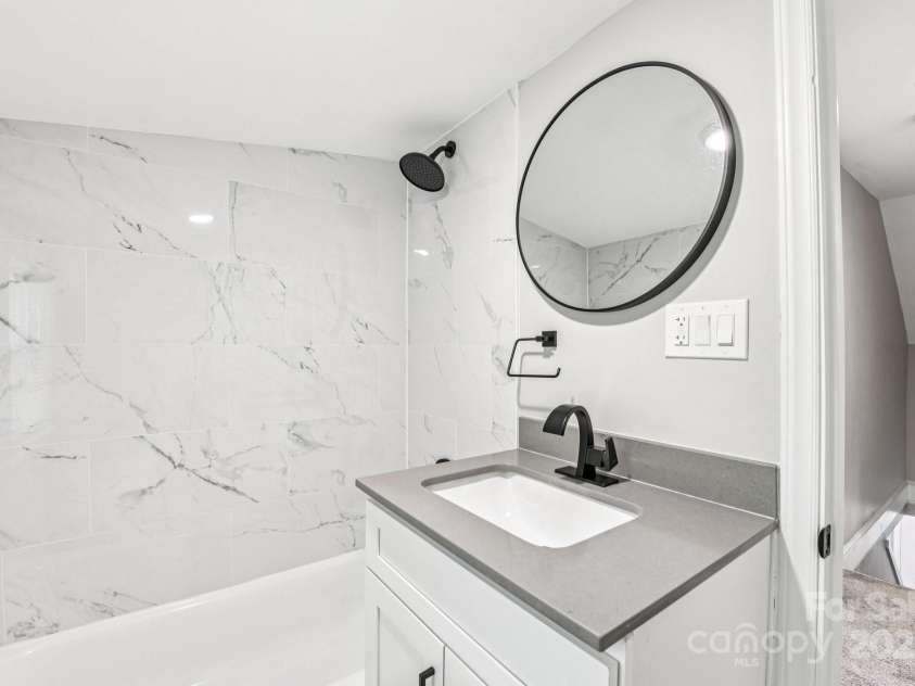 3209 Eastwood Drive, Charlotte, NC 28205.  MLS# CAR4307997, YatesRealty ID 8984. 