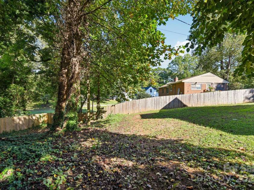 3209 Eastwood Drive, Charlotte, NC 28205.  MLS# CAR4307997, YatesRealty ID 8984. 