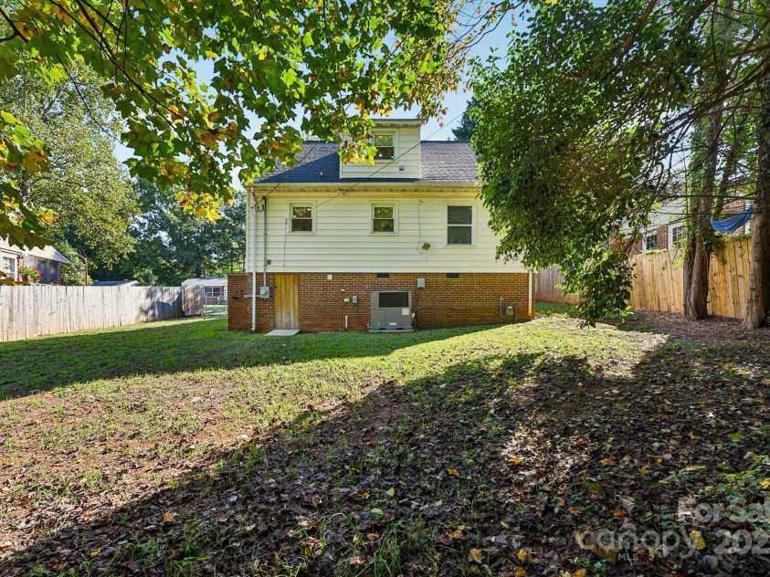 3209 Eastwood Drive, Charlotte, NC 28205.  MLS# CAR4307997, YatesRealty ID 8984. 
