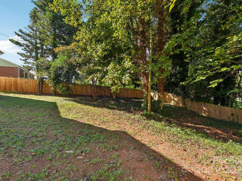 3209 Eastwood Drive, Charlotte, NC 28205.  MLS# CAR4307997, YatesRealty ID 8984. 