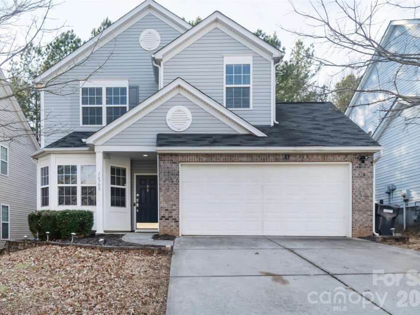 16708 Prairie Falcon Lane, Charlotte, NC 28278.  MLS# CAR4346530, YatesRealty ID 8985. 