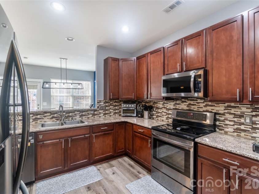 16708 Prairie Falcon Lane, Charlotte, NC 28278.  MLS# CAR4346530, YatesRealty ID 8985. 