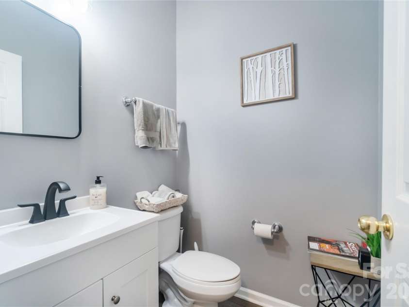 16708 Prairie Falcon Lane, Charlotte, NC 28278.  MLS# CAR4346530, YatesRealty ID 8985. 