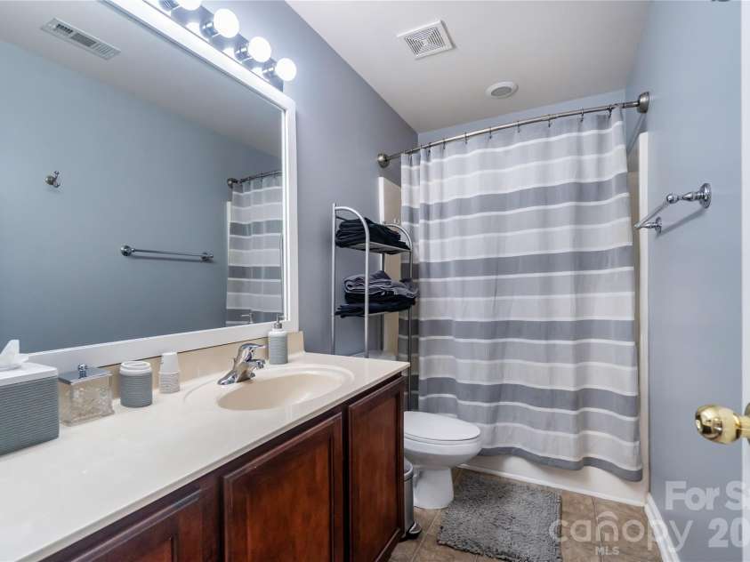 16708 Prairie Falcon Lane, Charlotte, NC 28278.  MLS# CAR4346530, YatesRealty ID 8985. 