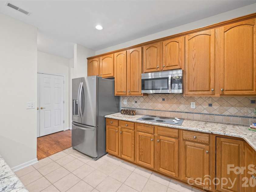2324 Jade Lane, Fort Mill, SC 29708.  MLS# CAR4328048, YatesRealty ID 8987. Kitchen 