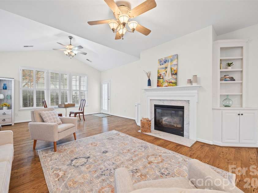 2324 Jade Lane, Fort Mill, SC 29708.  MLS# CAR4328048, YatesRealty ID 8987. Spacious den area just off kitchen