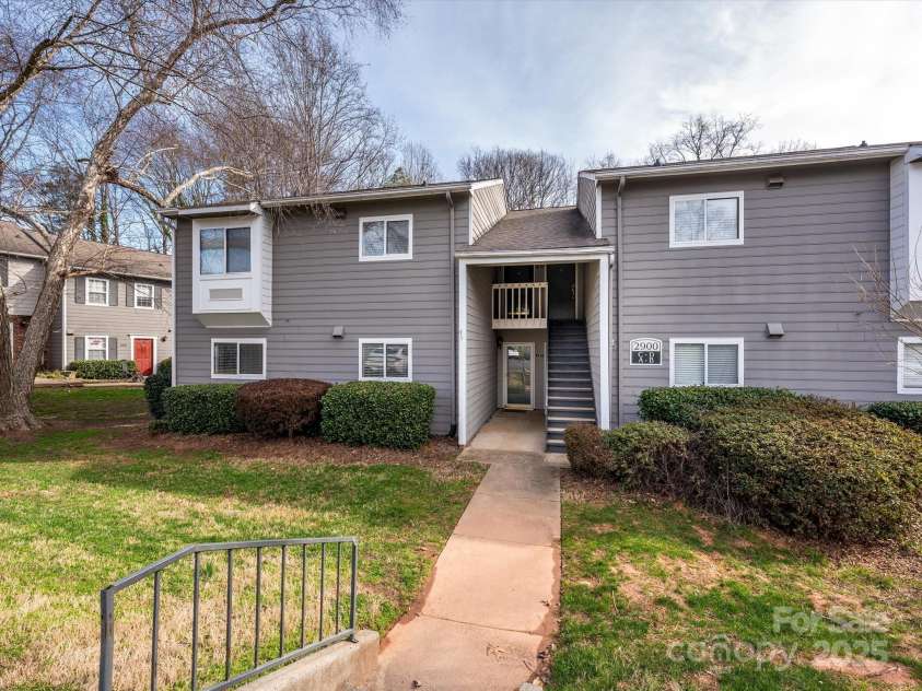 2900 Heathstead Place, Charlotte, NC 28210.  MLS# CAR4223256, YatesRealty ID 8987. 