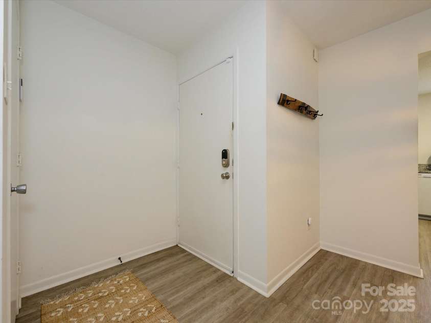 2900 Heathstead Place, Charlotte, NC 28210.  MLS# CAR4223256, YatesRealty ID 8987. 