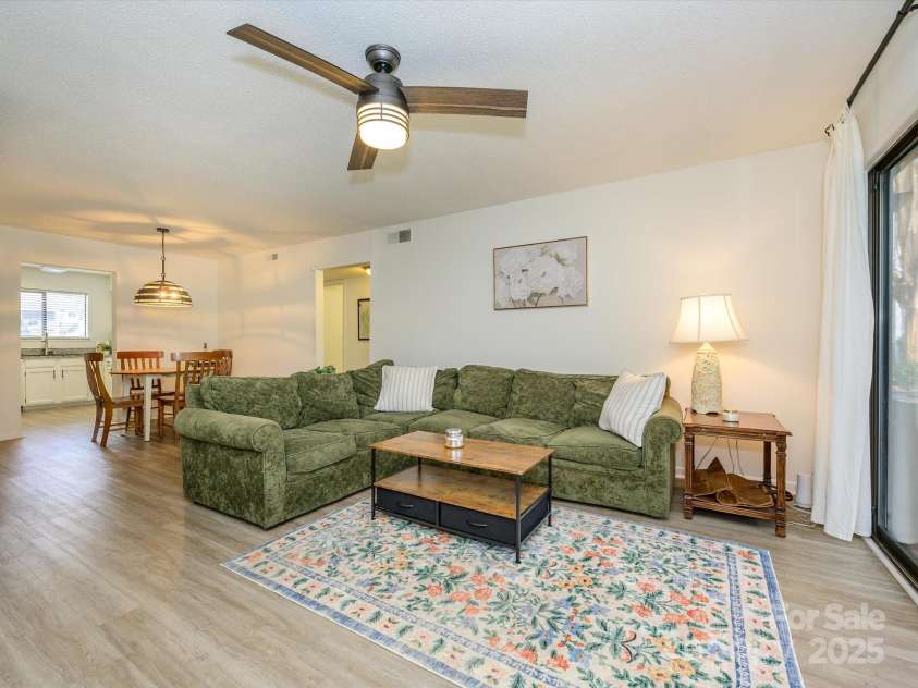 2900 Heathstead Place, Charlotte, NC 28210.  MLS# CAR4223256, YatesRealty ID 8987. 