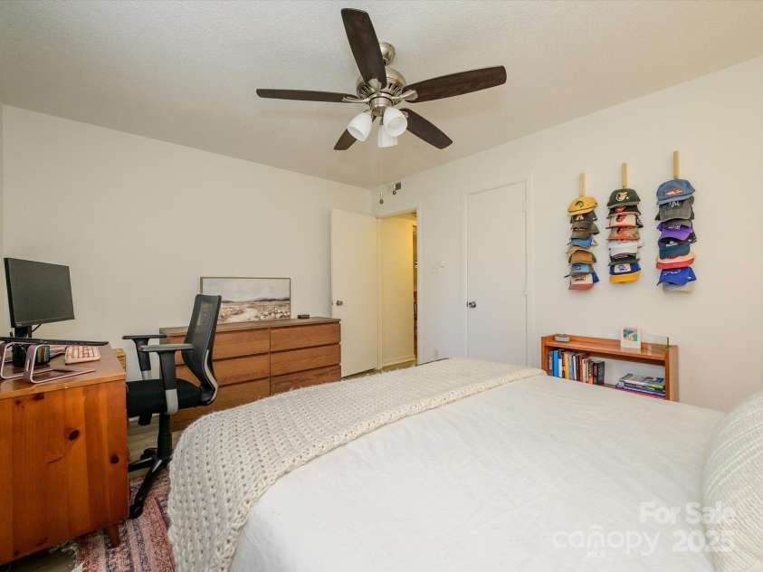 2900 Heathstead Place, Charlotte, NC 28210.  MLS# CAR4223256, YatesRealty ID 8987. 