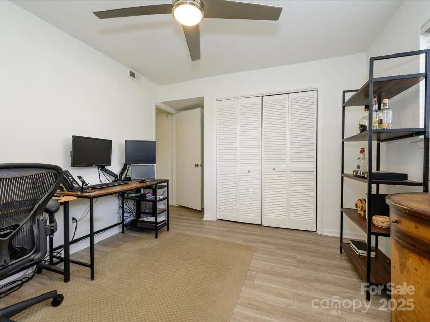 2900 Heathstead Place, Charlotte, NC 28210.  MLS# CAR4223256, YatesRealty ID 8987. 