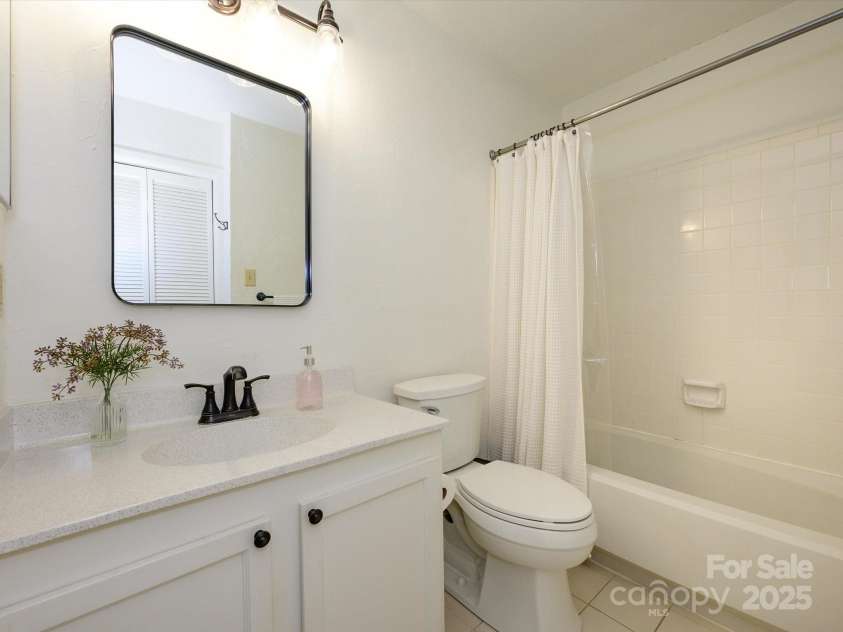 2900 Heathstead Place, Charlotte, NC 28210.  MLS# CAR4223256, YatesRealty ID 8987. 