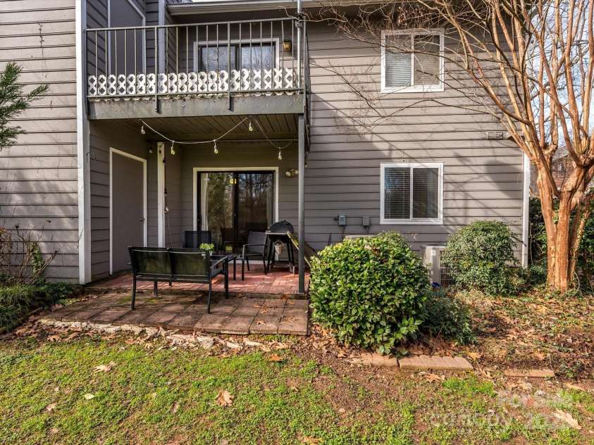 2900 Heathstead Place, Charlotte, NC 28210.  MLS# CAR4223256, YatesRealty ID 8987. 