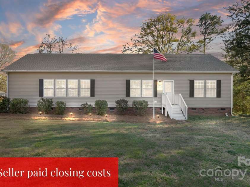 2801 Sunset Drive, Gastonia, NC 28054.  MLS# CAR4238962, YatesRealty ID 8988. 