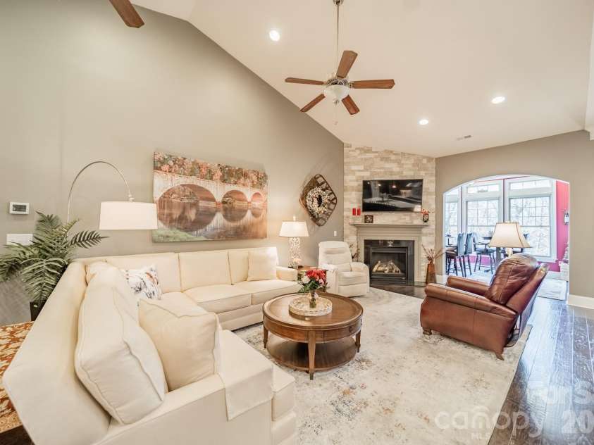 614 Pomegranate Place, Fort Mill, SC 29708.  MLS# CAR4346639, YatesRealty ID 8989. 