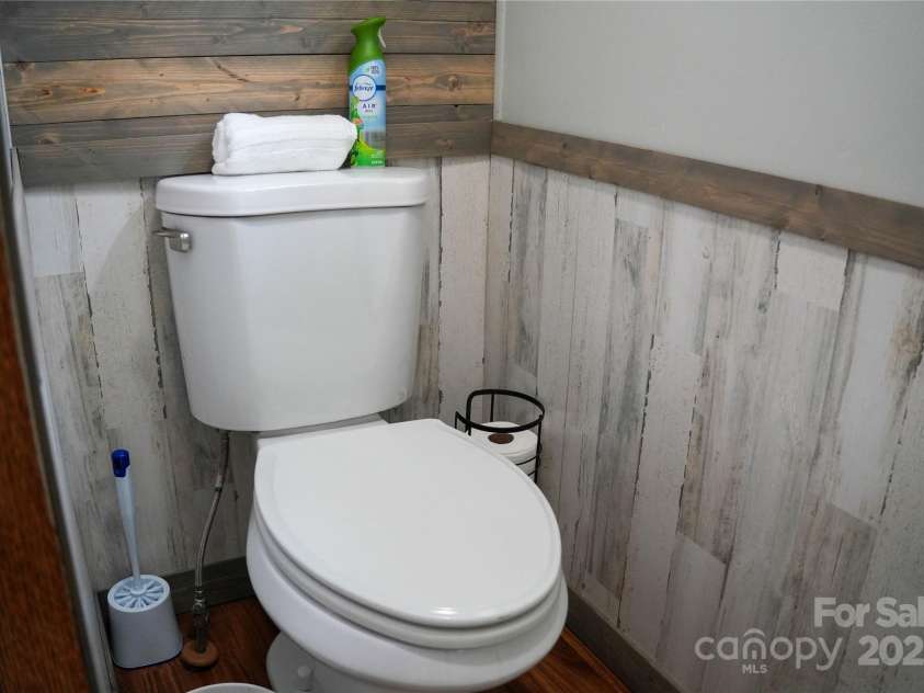 33 Hensley Drive, Asheville, NC 28806.  MLS# CAR4210364, YatesRealty ID 8990. 